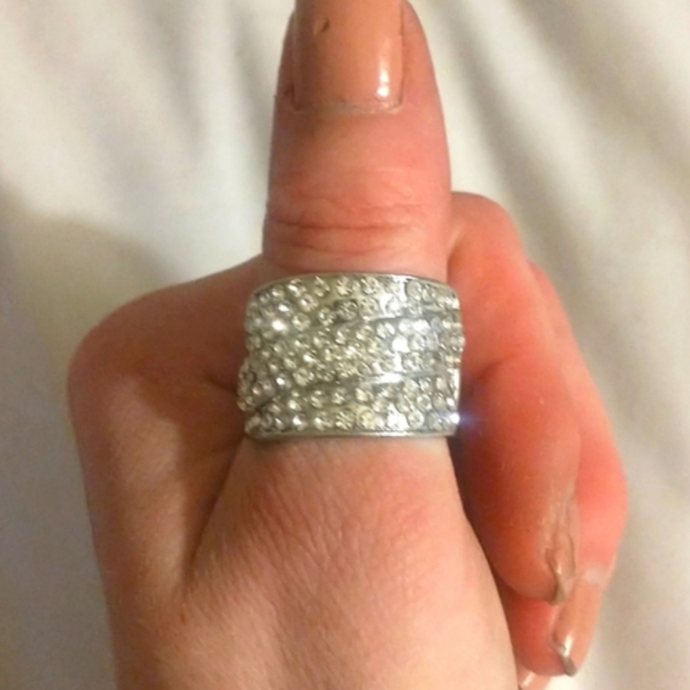 Paparazzi Accessories The Millionaires Club Stretch Band Costume Ring Jeweley